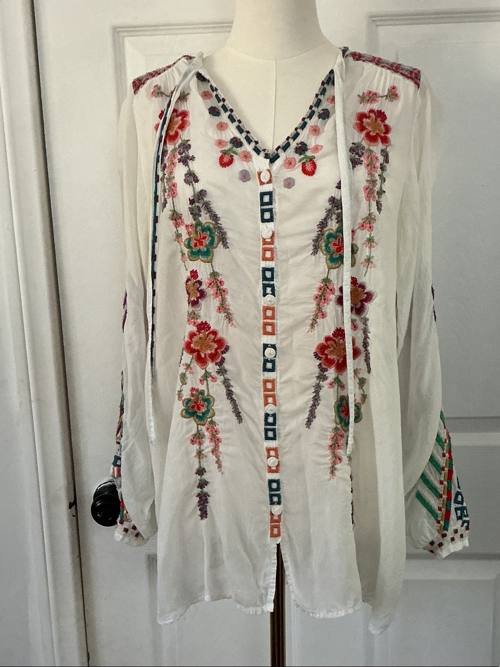 Johnny wasEmbroidered White Bohemian Peasant Blouse